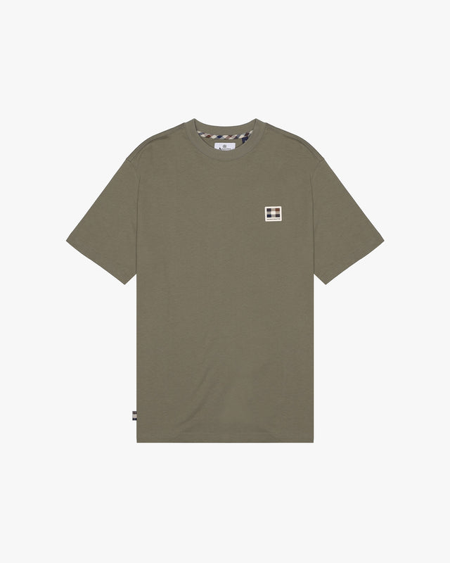 BADGE T-SHIRT