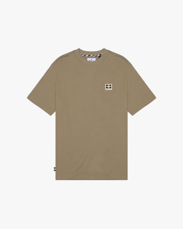 BADGE T-SHIRT