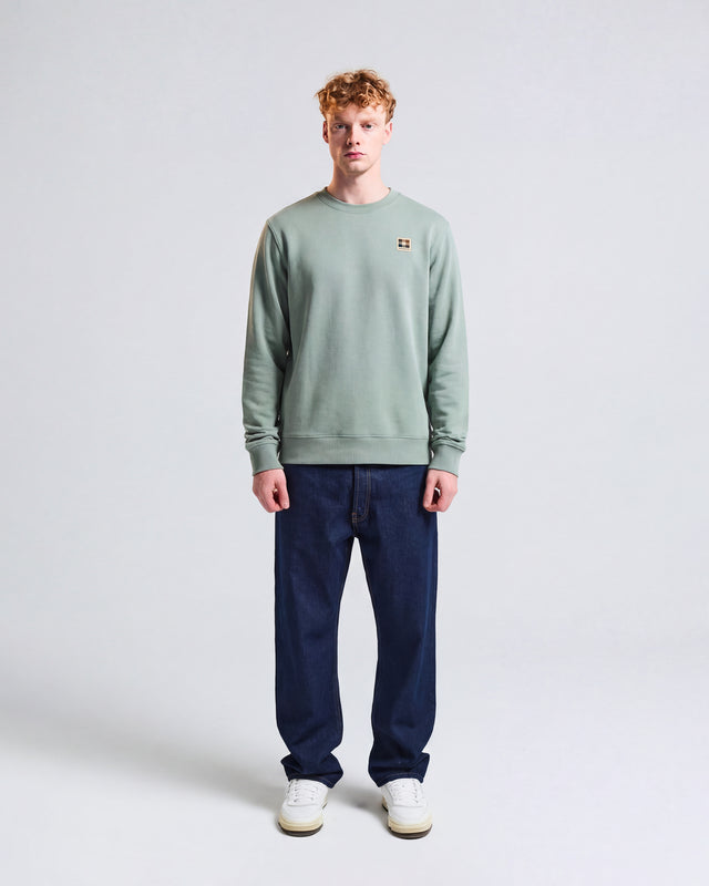 BADGE CREWNECK