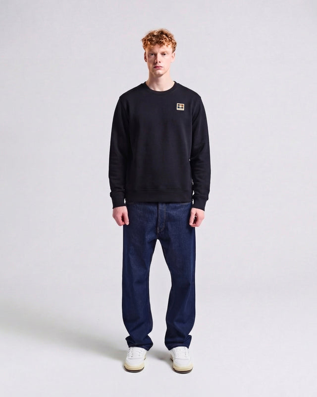 BADGE CREWNECK