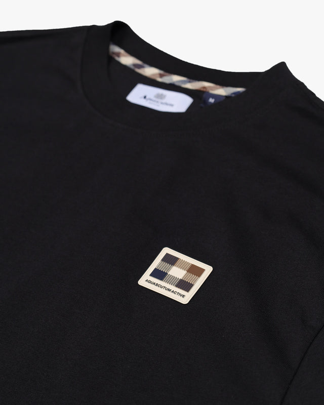 BADGE T-SHIRT